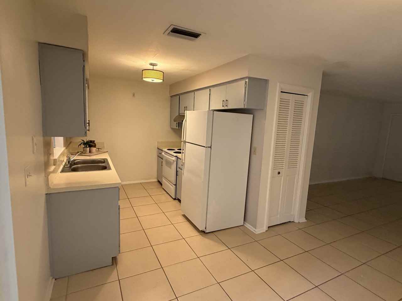 705 Bayou Avenue - Photo 5 of 24