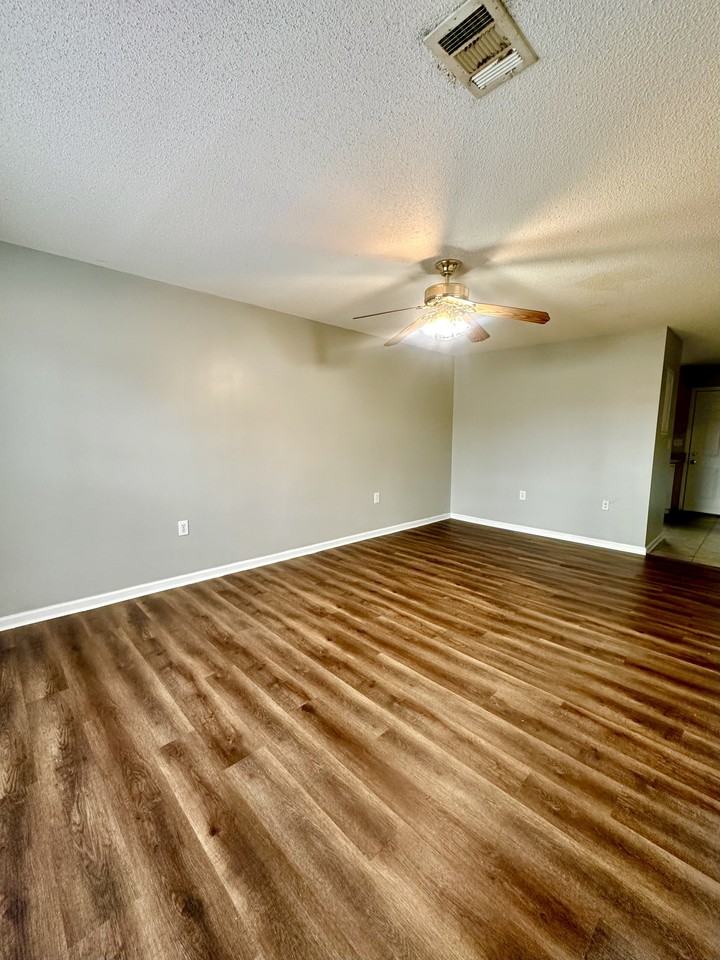 1314 Hasting Dr - Photo 2 of 13