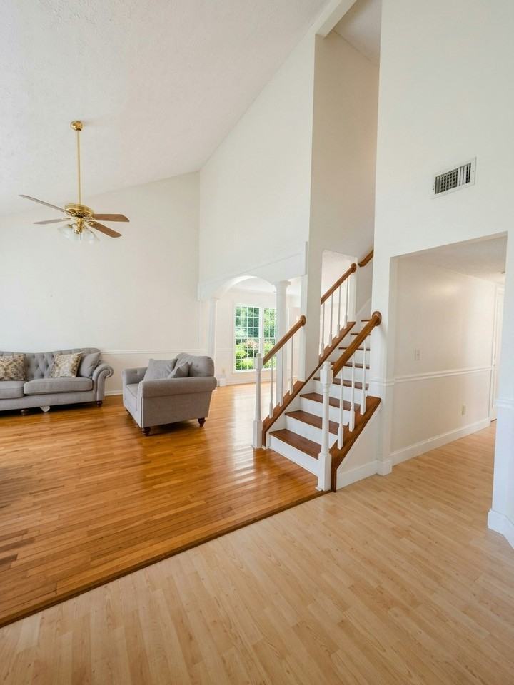 3920 East Meadow Drive - Photo 2 of 22