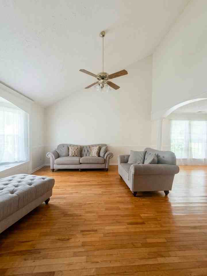3920 East Meadow Drive - Photo 3 of 22