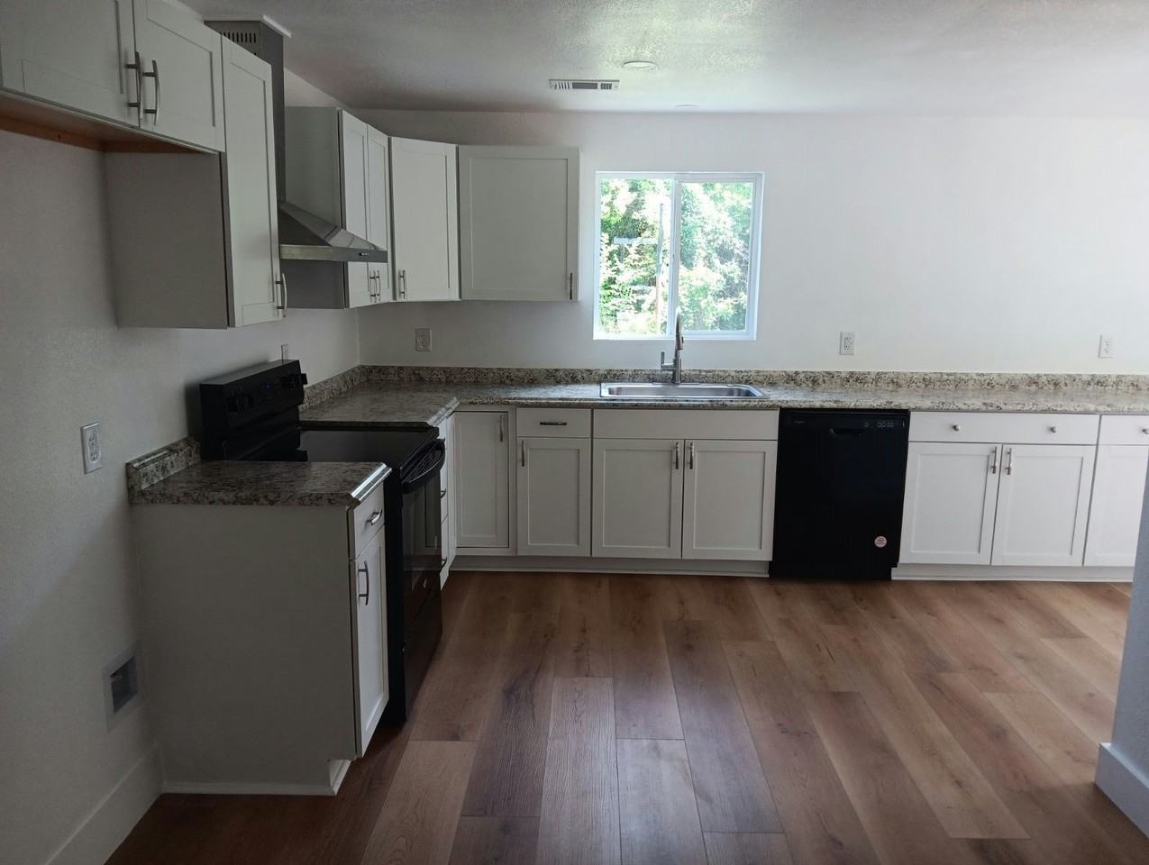 8 Leon Village Drive - Photo 6 of 24