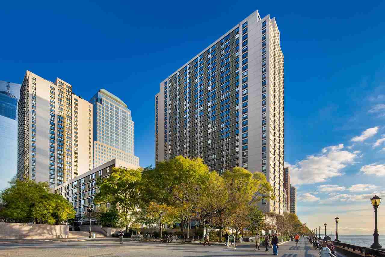 Gateway Battery Park City - Photo 2 of 50
