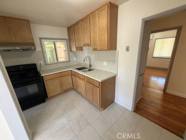 526 Dewey Ave - Photo 6 of 11