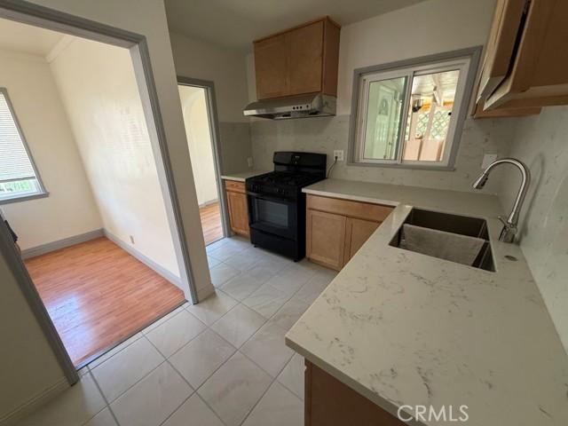 526 Dewey Ave - Photo 7 of 11