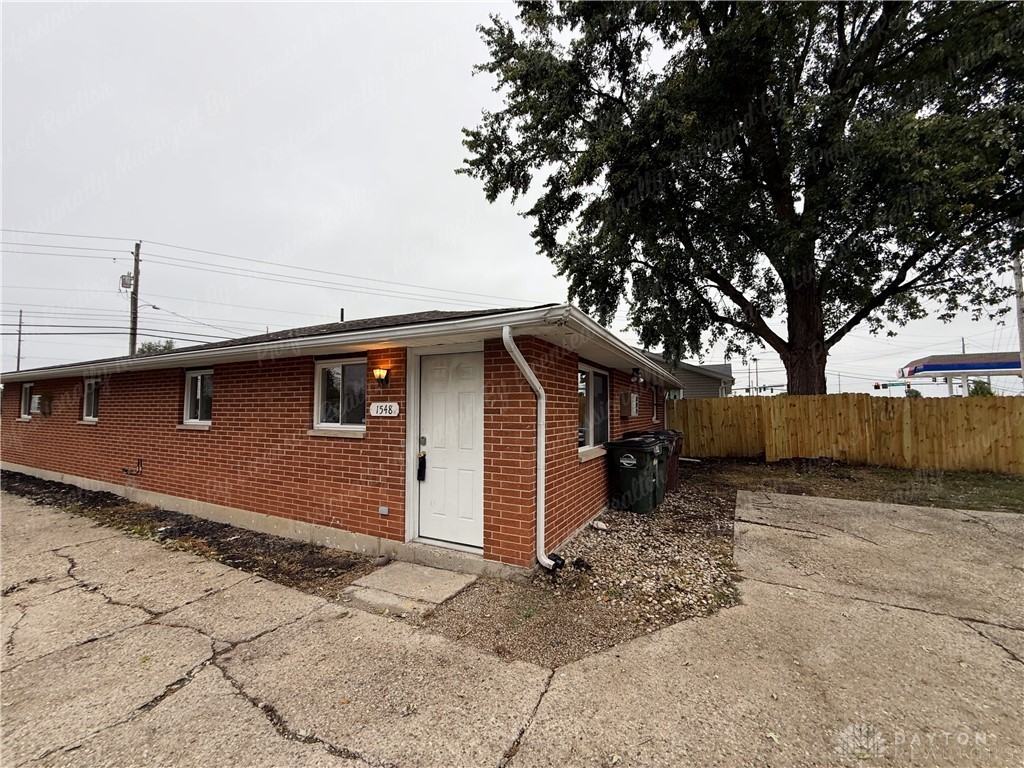 1548 Montgomery Ave - Photo 2 of 20
