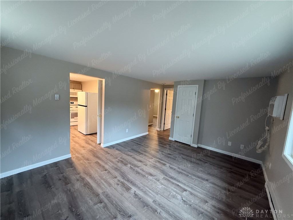 1548 Montgomery Ave - Photo 4 of 20