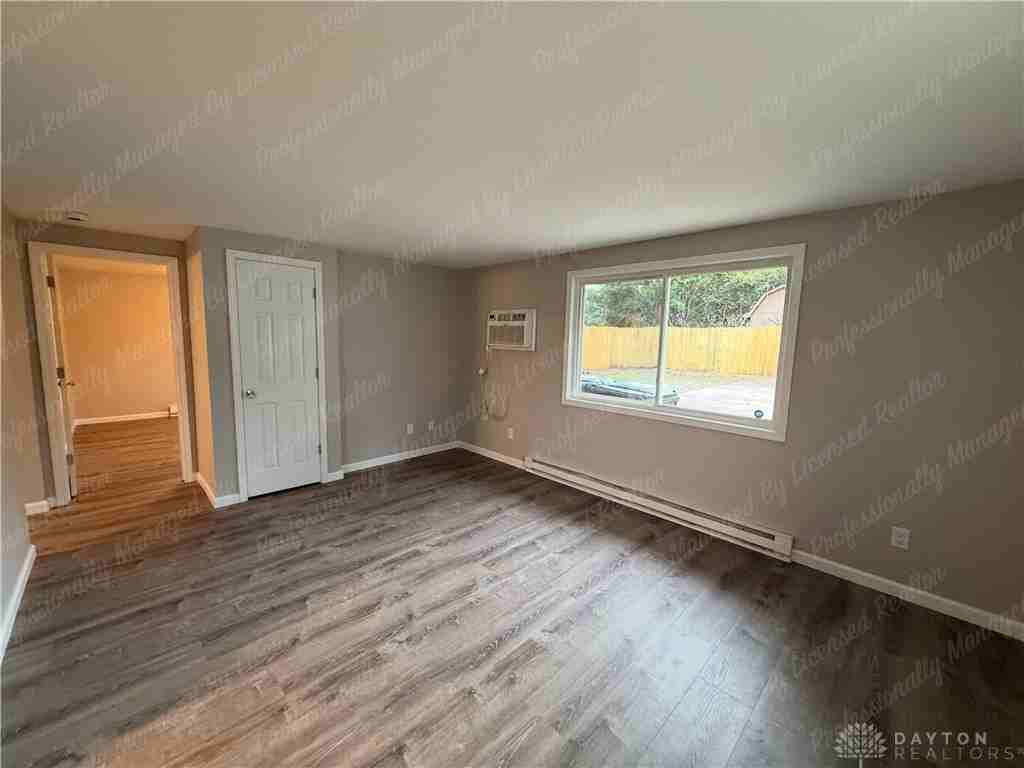 1548 Montgomery Ave - Photo 5 of 20