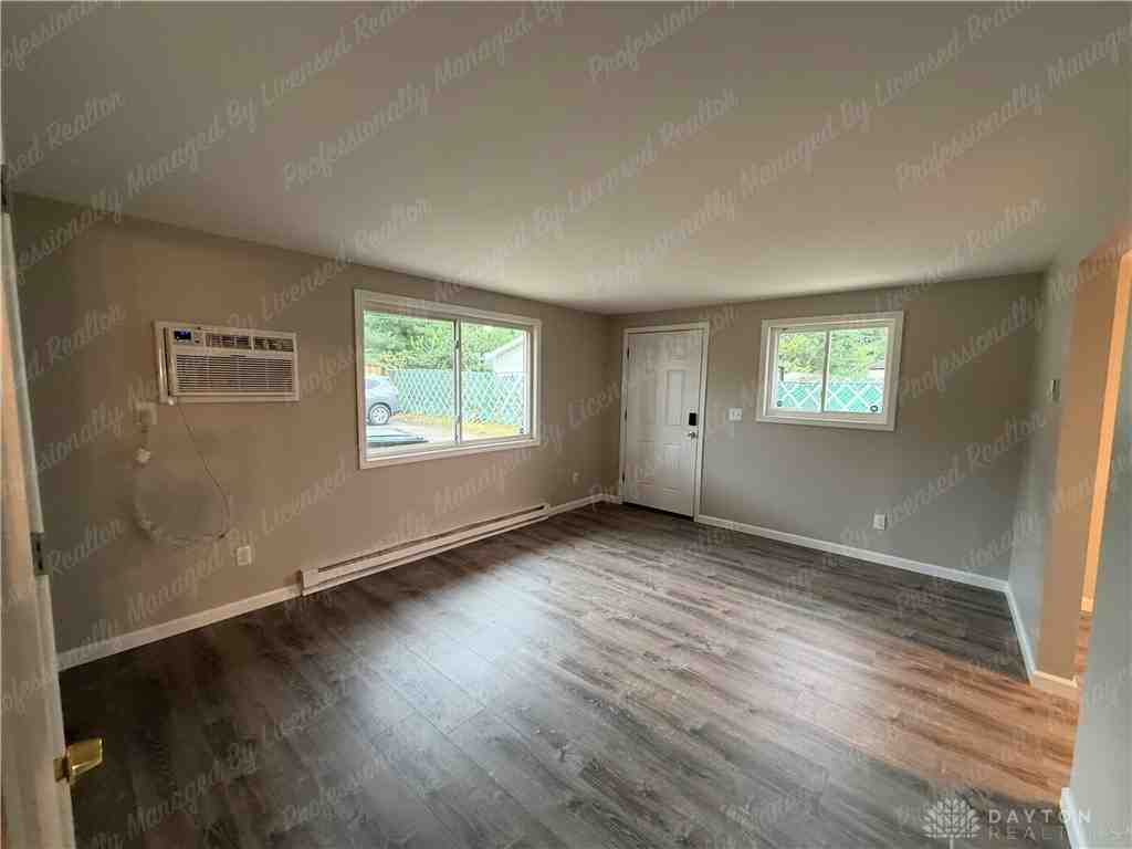 1548 Montgomery Ave - Photo 6 of 20