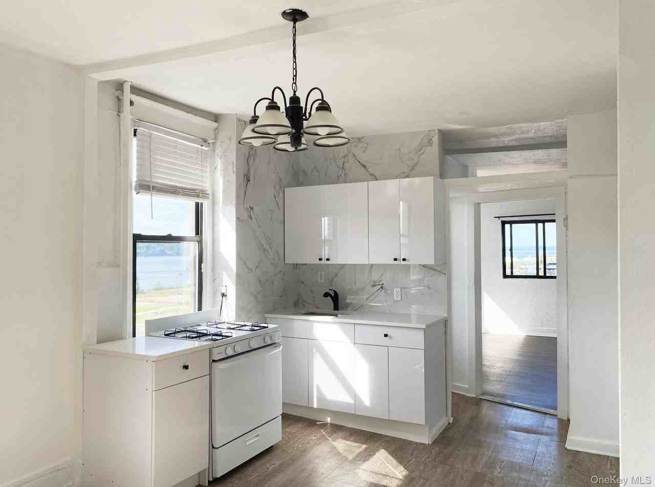 101 Southside Ave - Photo 2 of 8