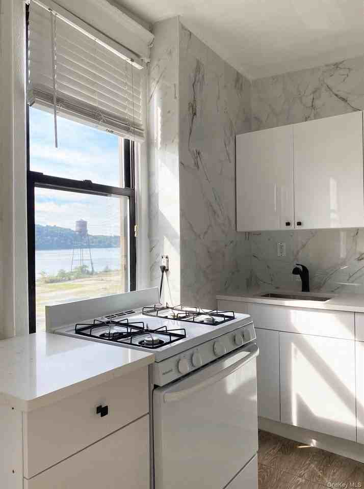 101 Southside Ave - Photo 4 of 8