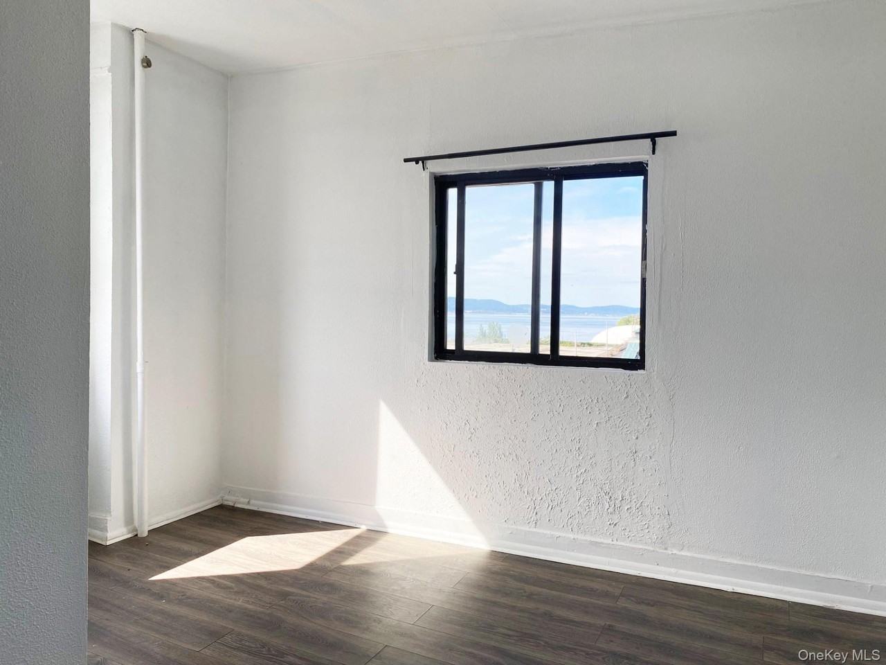 101 Southside Ave - Photo 5 of 8