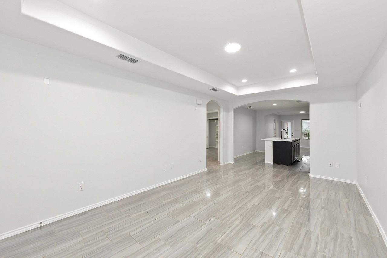 9919 Rosary Ln - Photo 4 of 39