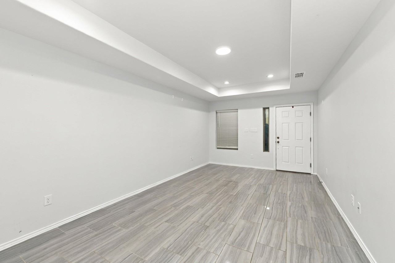 9919 Rosary Ln - Photo 6 of 39