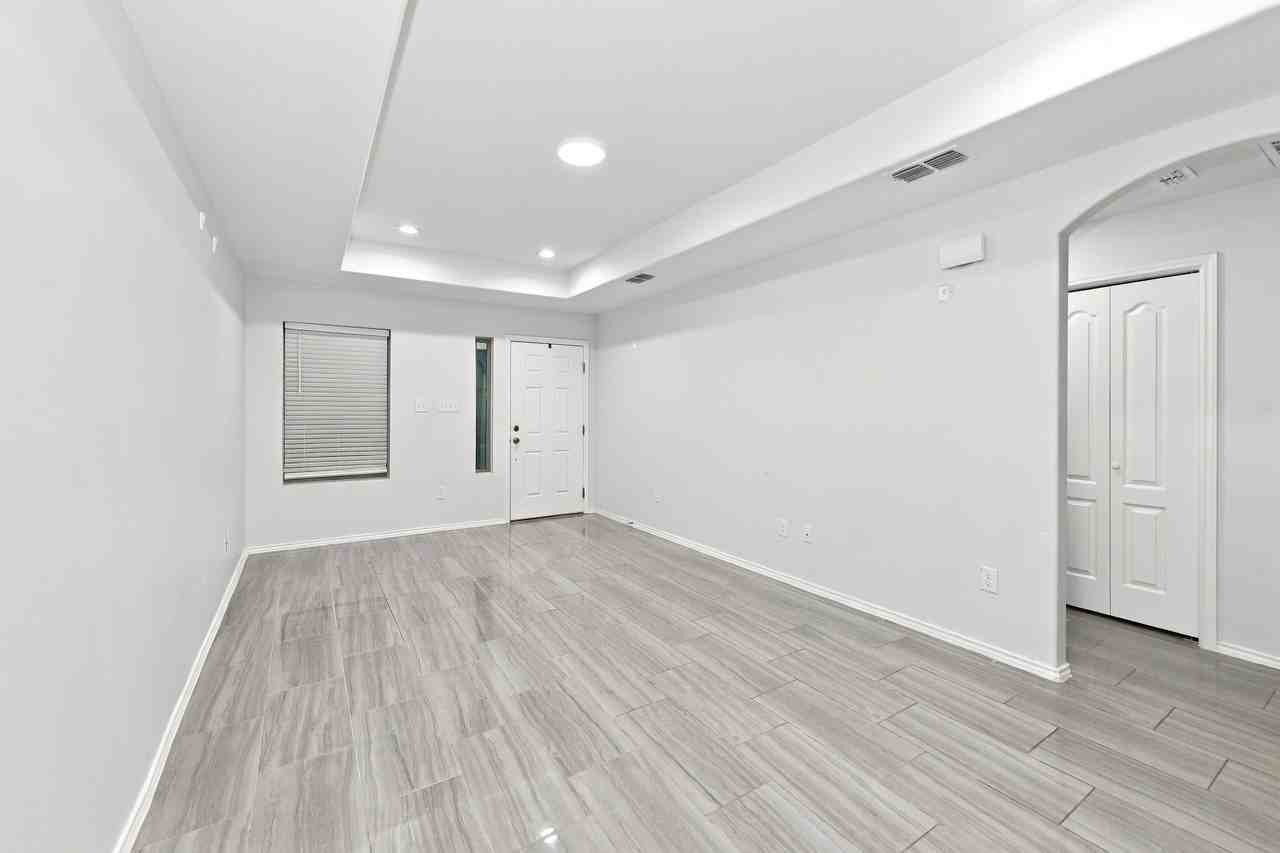 9919 Rosary Ln - Photo 7 of 39