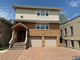 featured image of 235 Macarthur Ave ##2