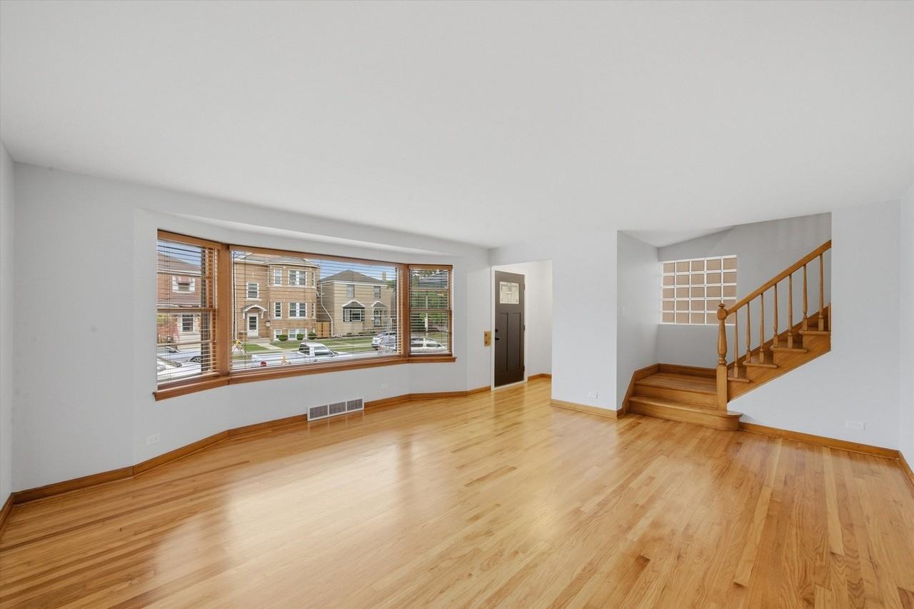 1838 Maple Ave - Photo 3 of 20