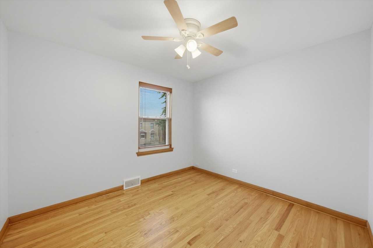 1838 Maple Ave - Photo 7 of 20