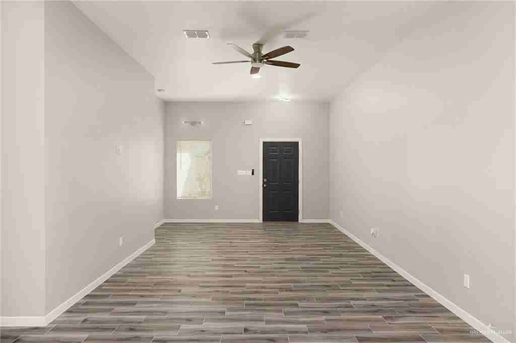 704 W 25th St - Photo 4 of 21