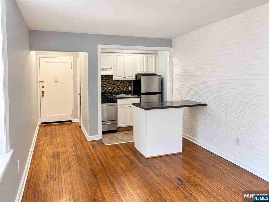 306 Grafton Ave ##1m - Photo 2 of 10