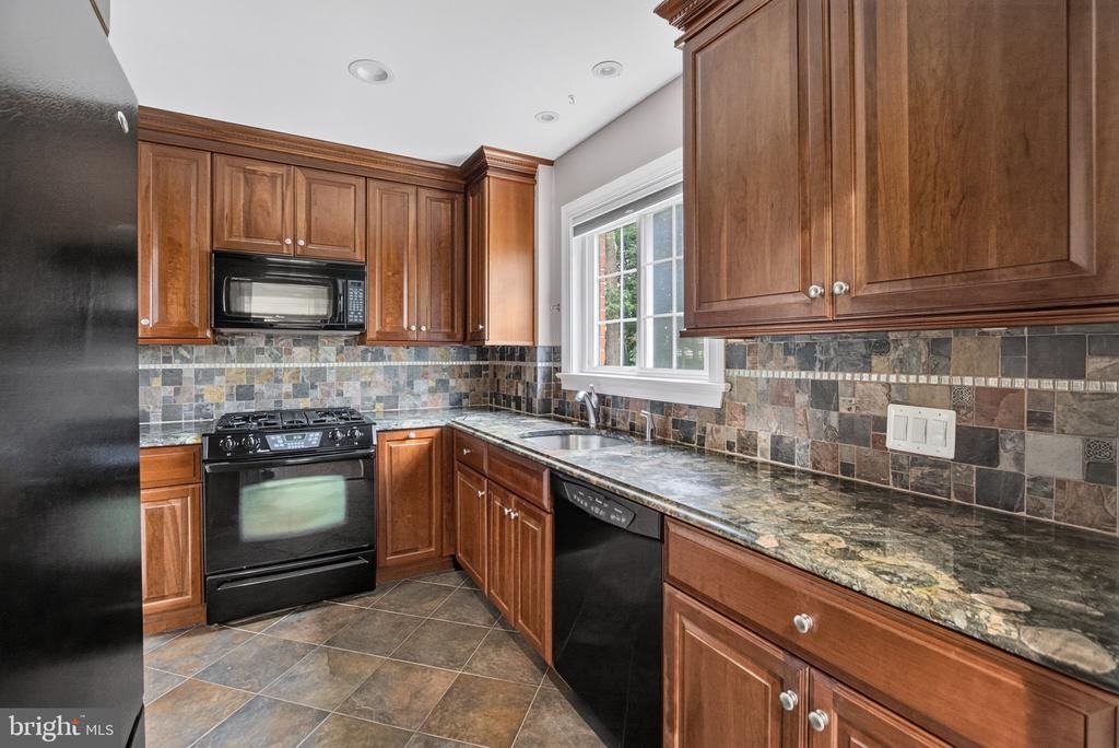 3250 Martha Custis Dr - Photo 4 of 27