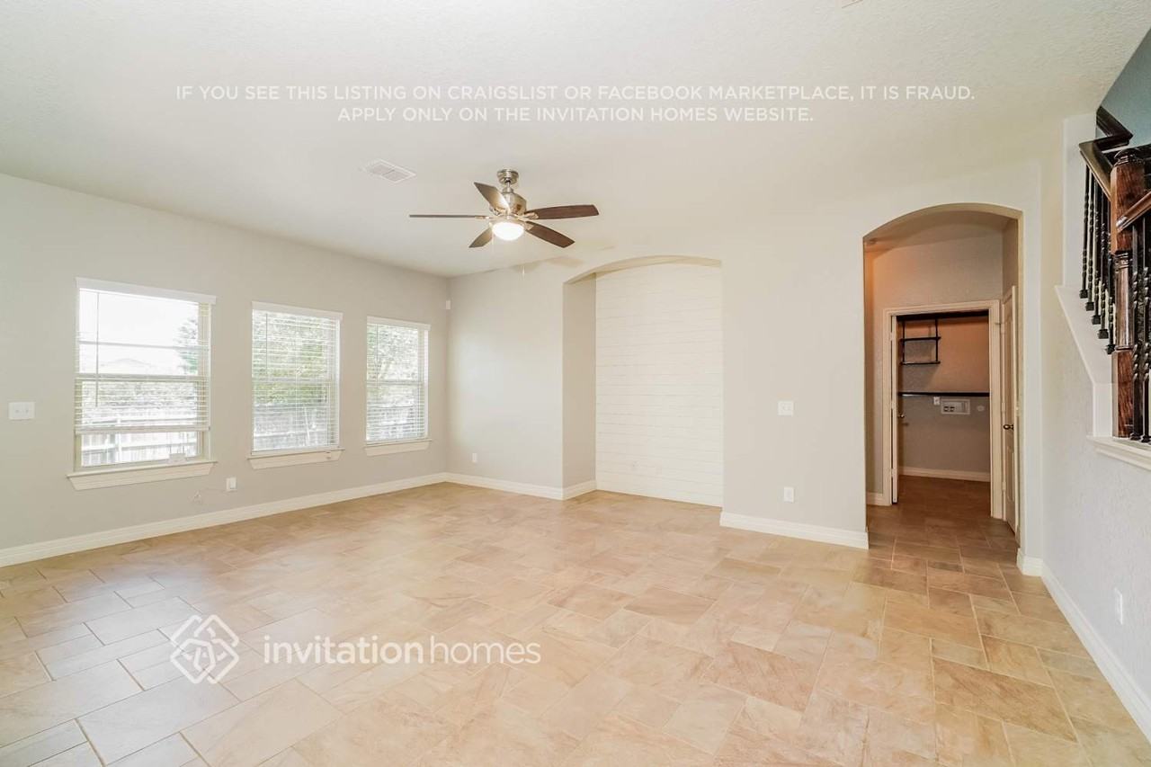1099 Pelican Pl - Photo 7 of 18