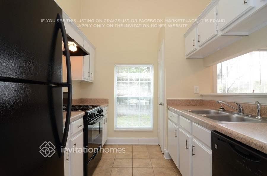 4061 Anvil Ct - Photo 4 of 19