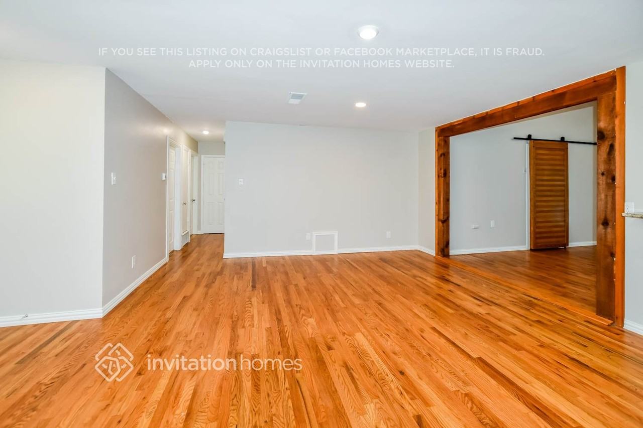634 Waikiki Dr - Photo 2 of 16