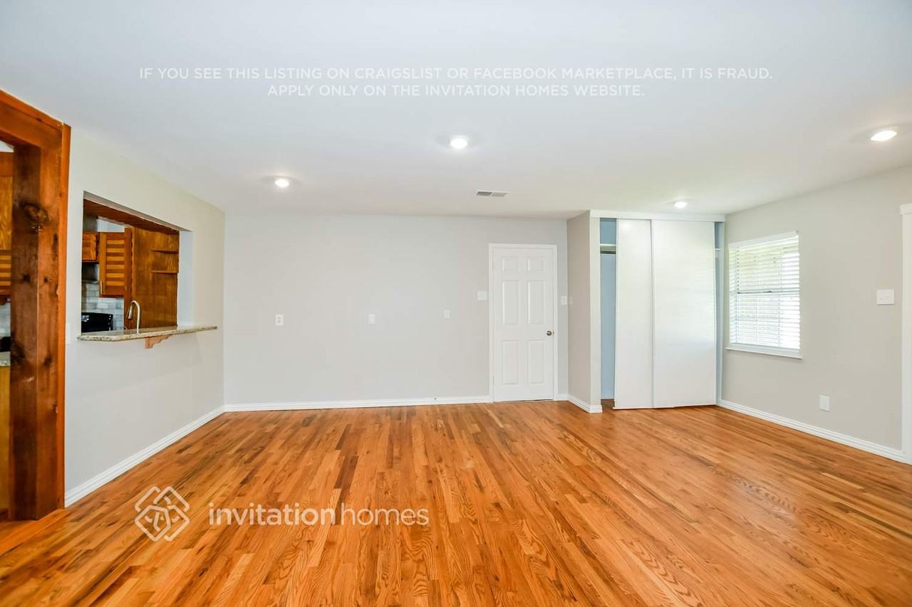634 Waikiki Dr - Photo 4 of 16