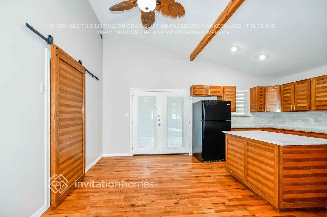 634 Waikiki Dr - Photo 5 of 16