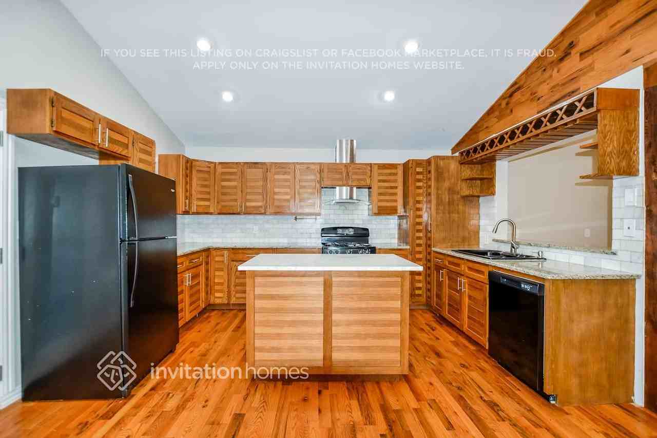 634 Waikiki Dr - Photo 6 of 16