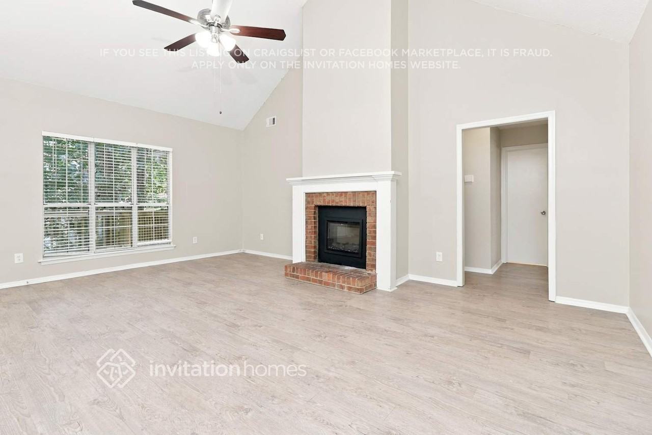 4032 Sharon Woods Dr - Photo 4 of 17
