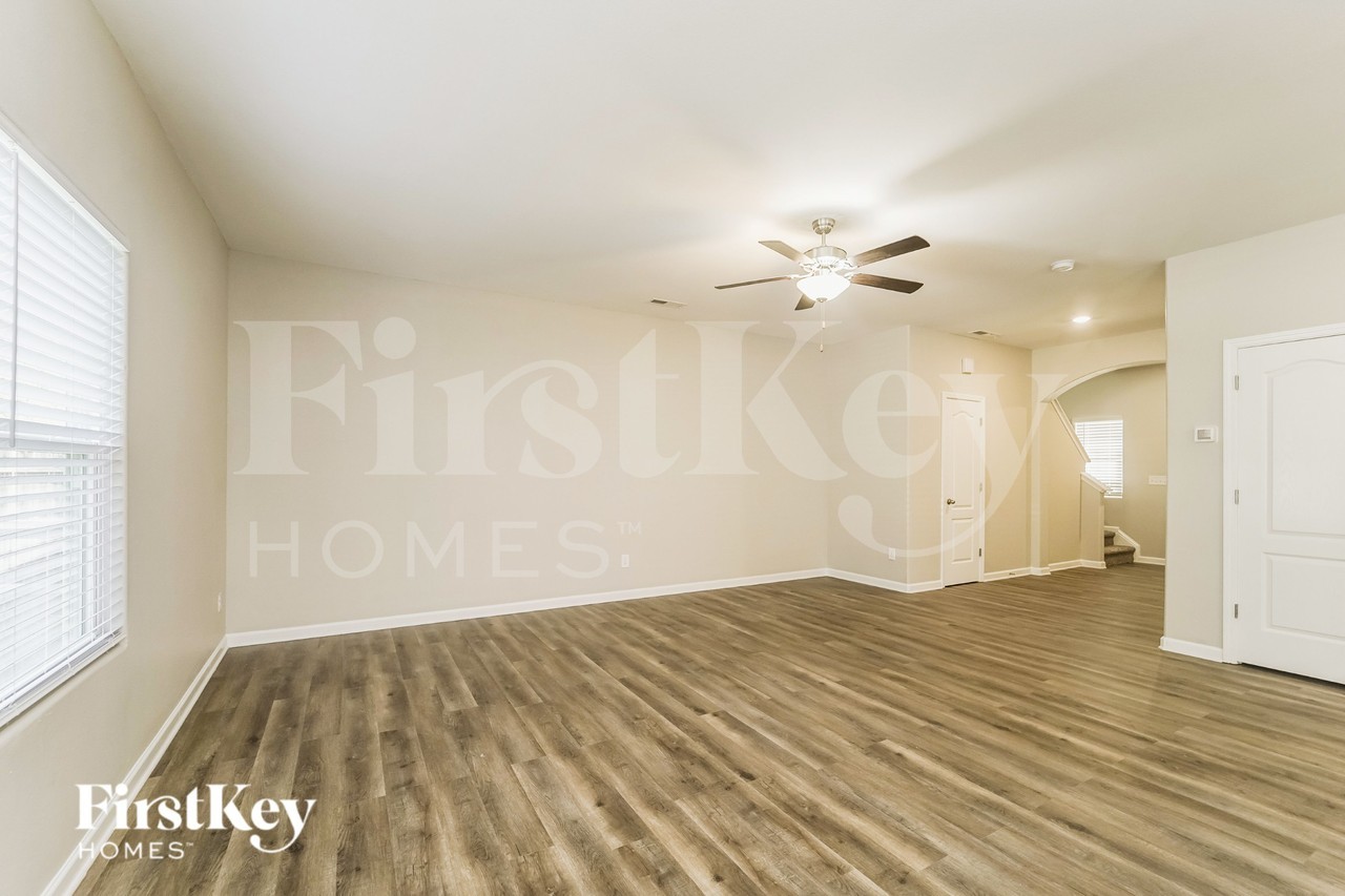 969 Joselynn Dr - Photo 4 of 16