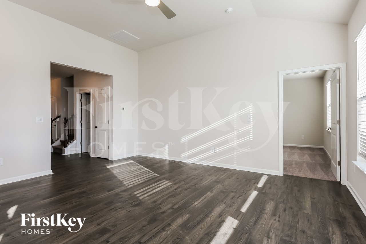 901 Birchcrest Way - Photo 3 of 16