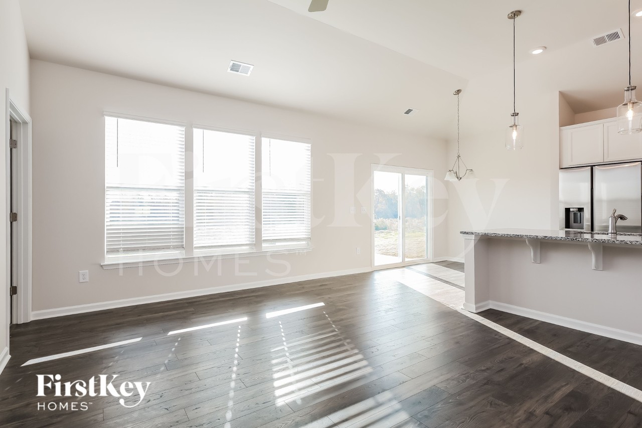 901 Birchcrest Way - Photo 4 of 16