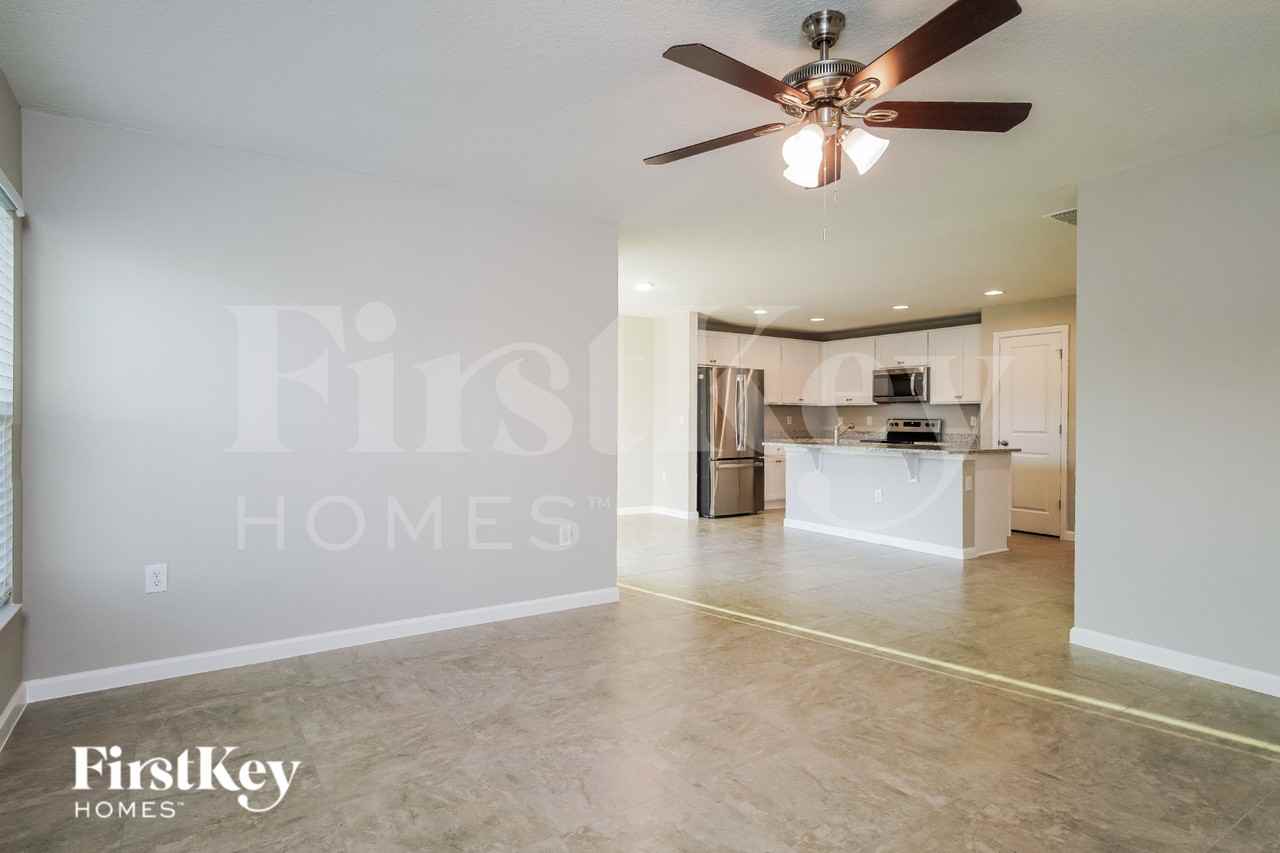 349 S Haven Ct - Photo 4 of 16