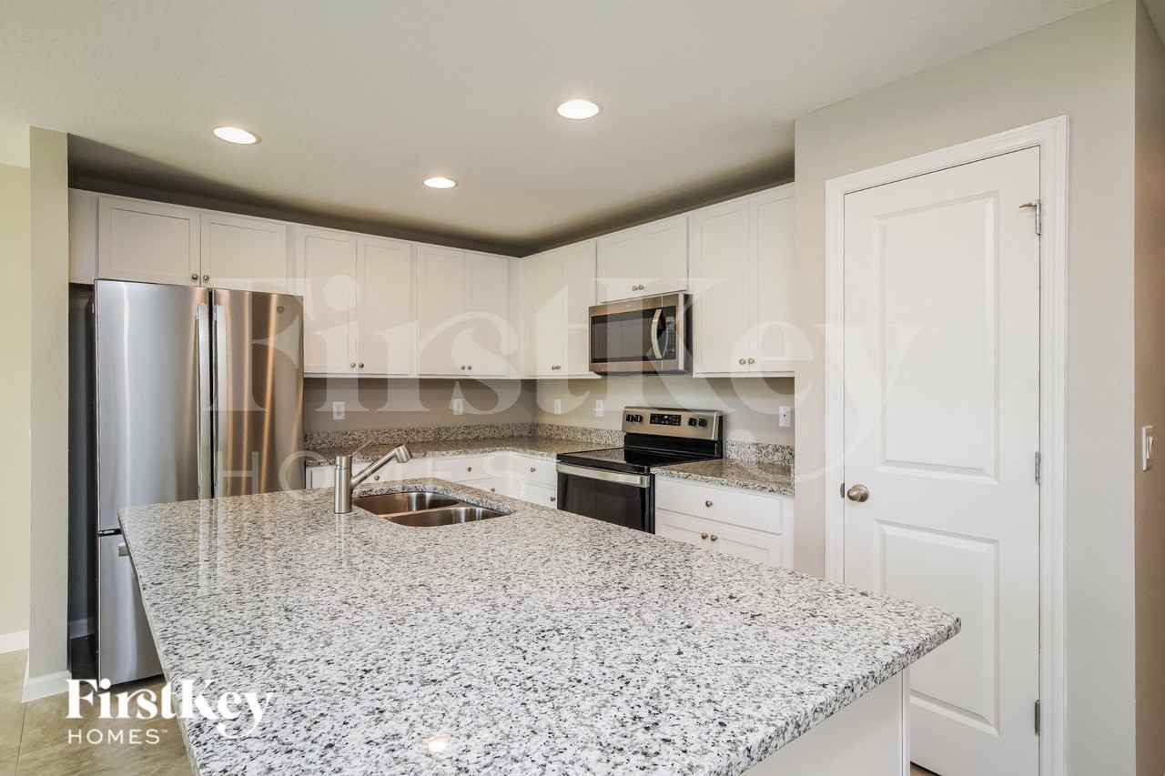 349 S Haven Ct - Photo 6 of 16