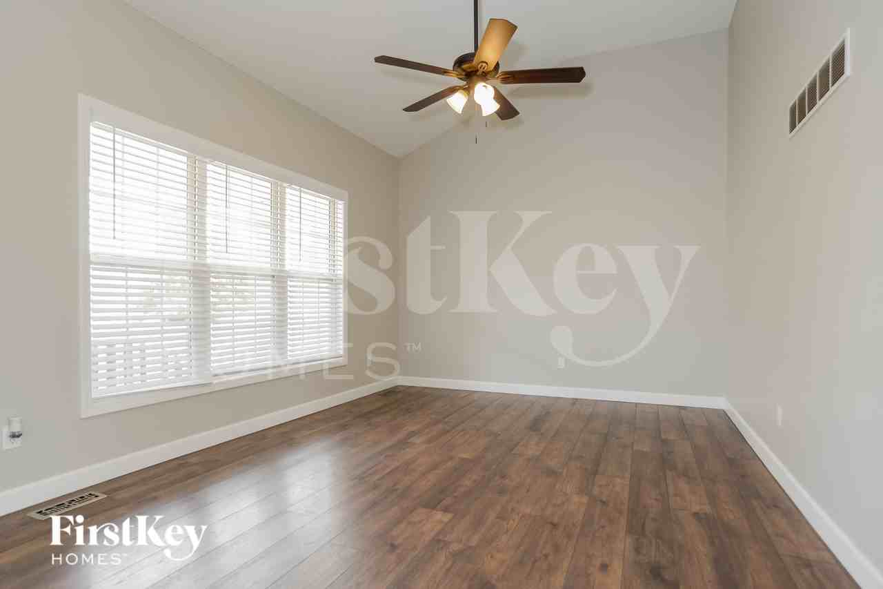 10501 Nw 86th St - Photo 3 of 15
