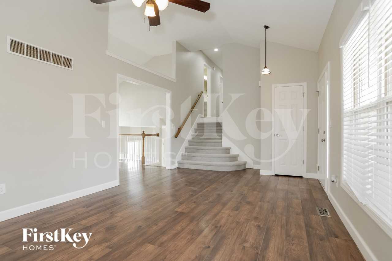 10501 Nw 86th St - Photo 4 of 15