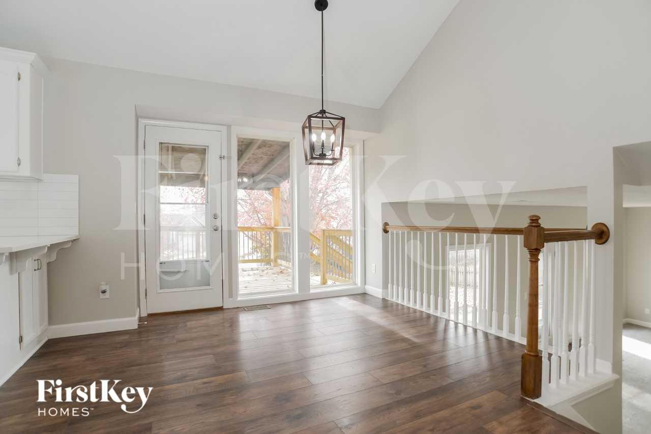 10501 Nw 86th St - Photo 5 of 15