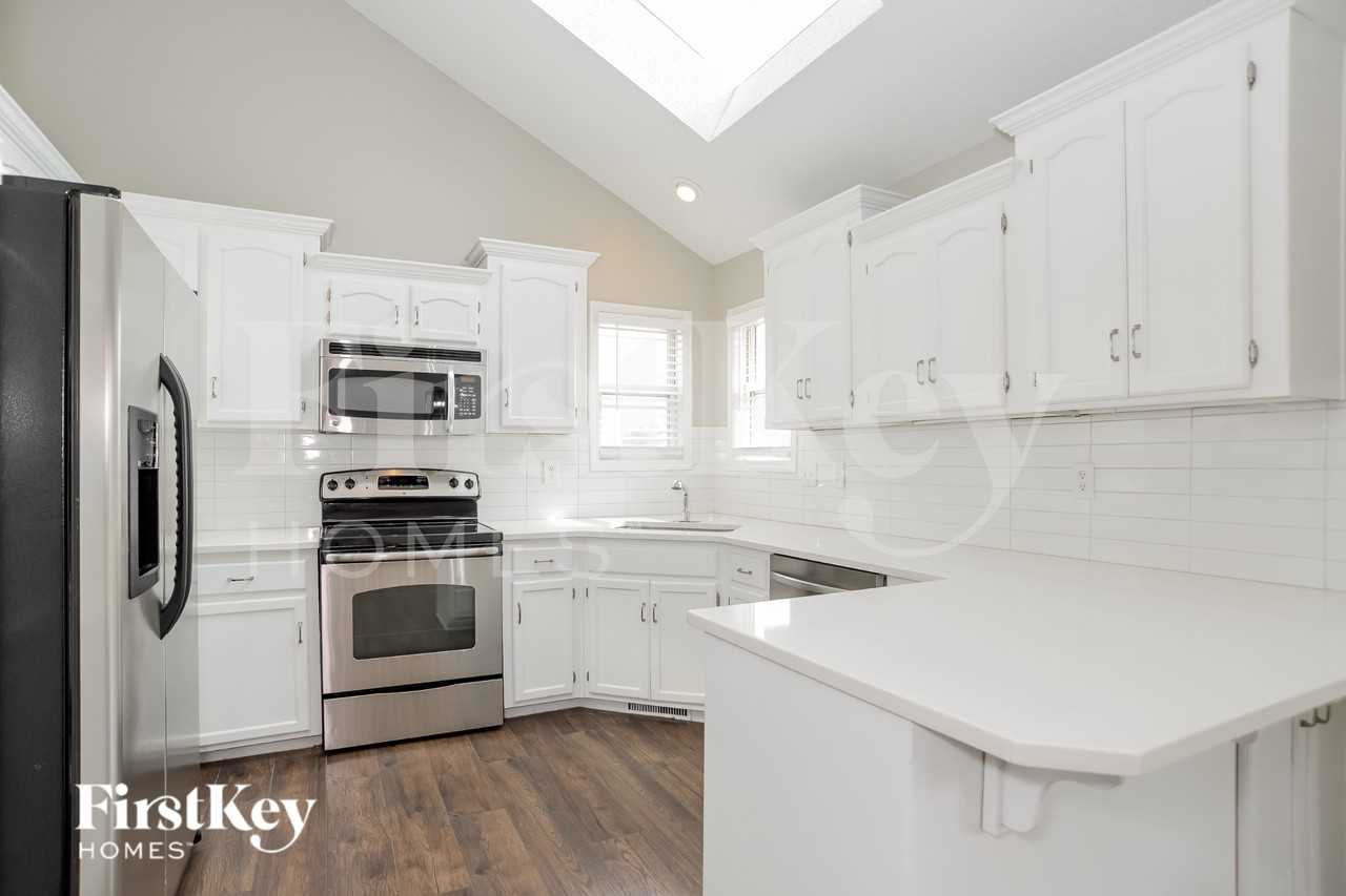 10501 Nw 86th St - Photo 6 of 15