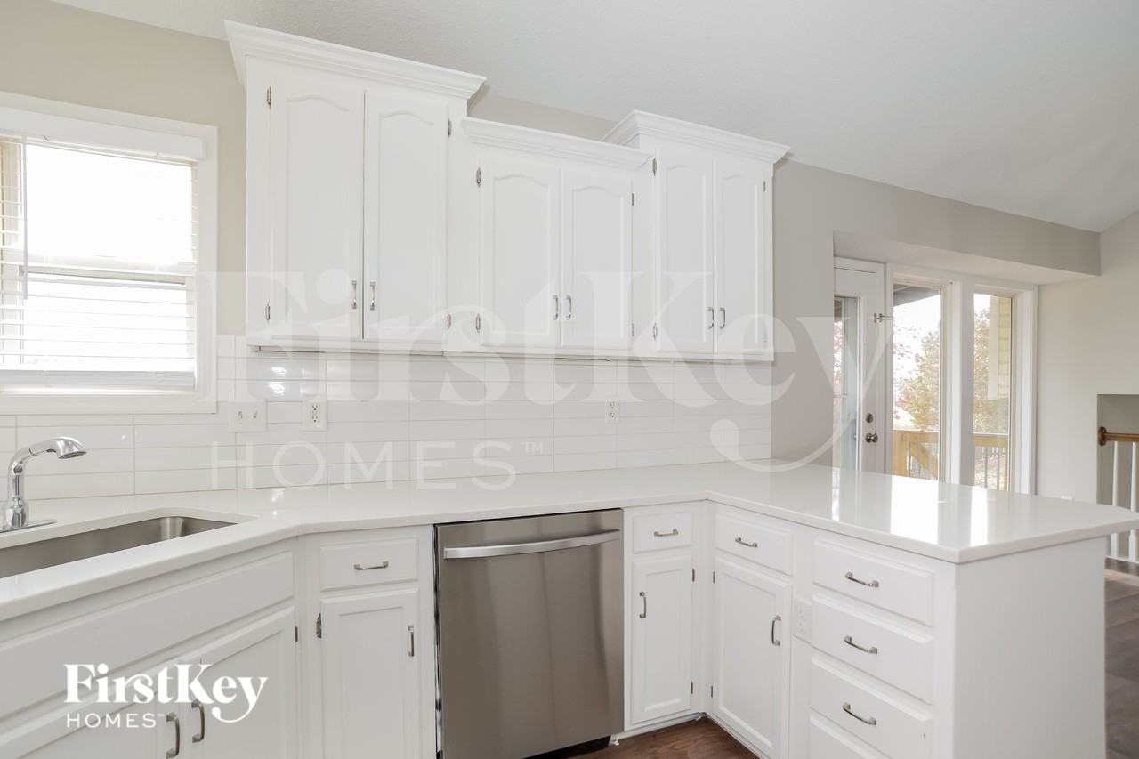 10501 Nw 86th St - Photo 7 of 15