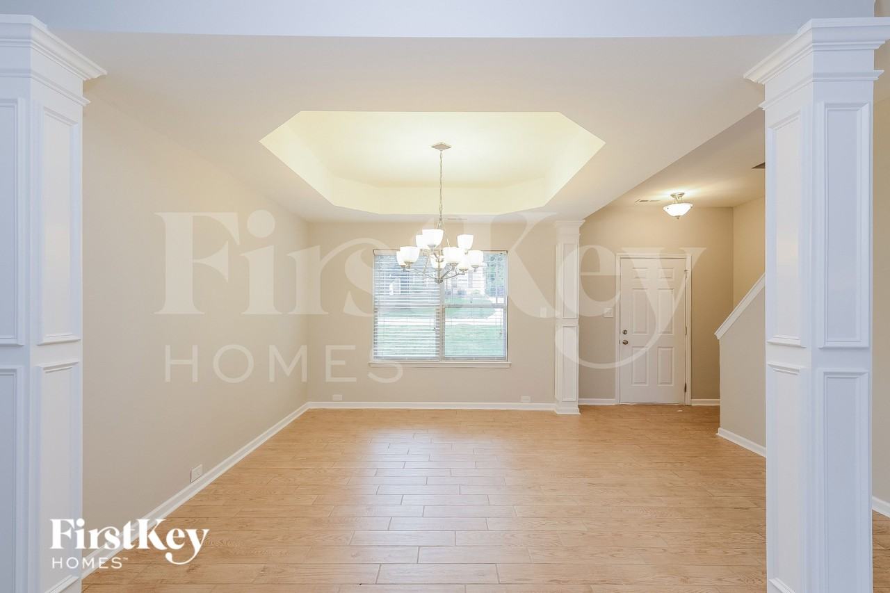5519 Pinebrook Ln - Photo 4 of 15
