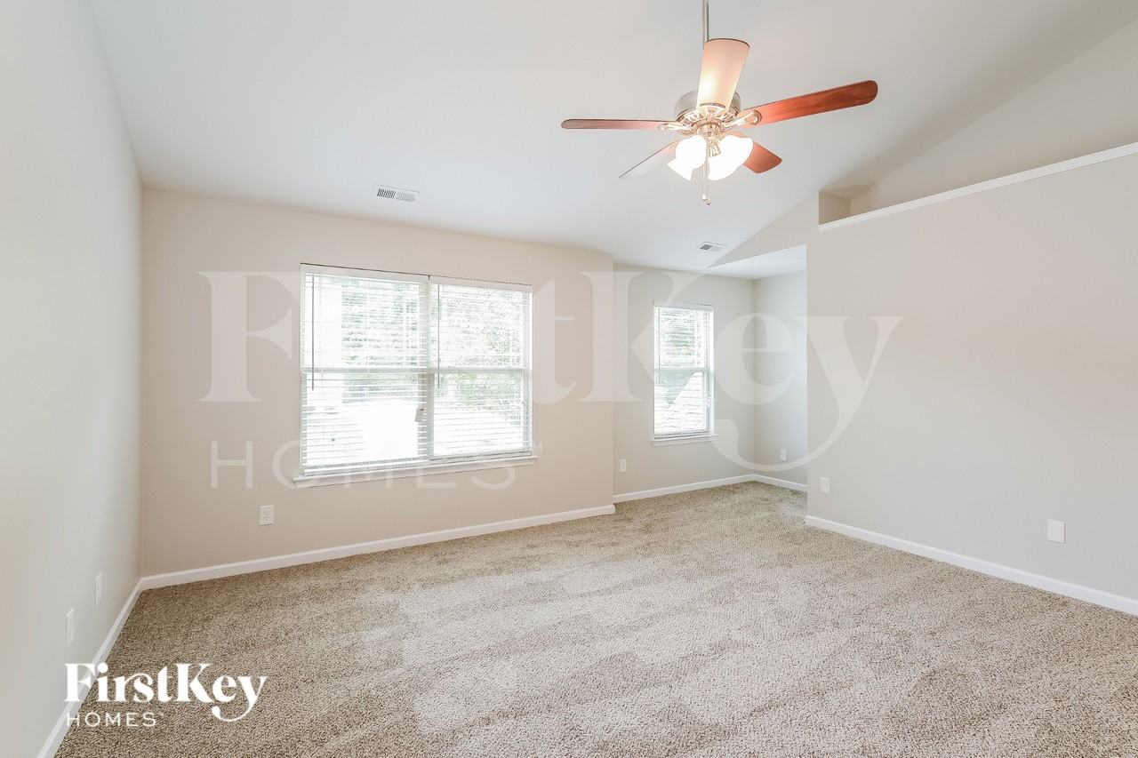 5519 Pinebrook Ln - Photo 6 of 15