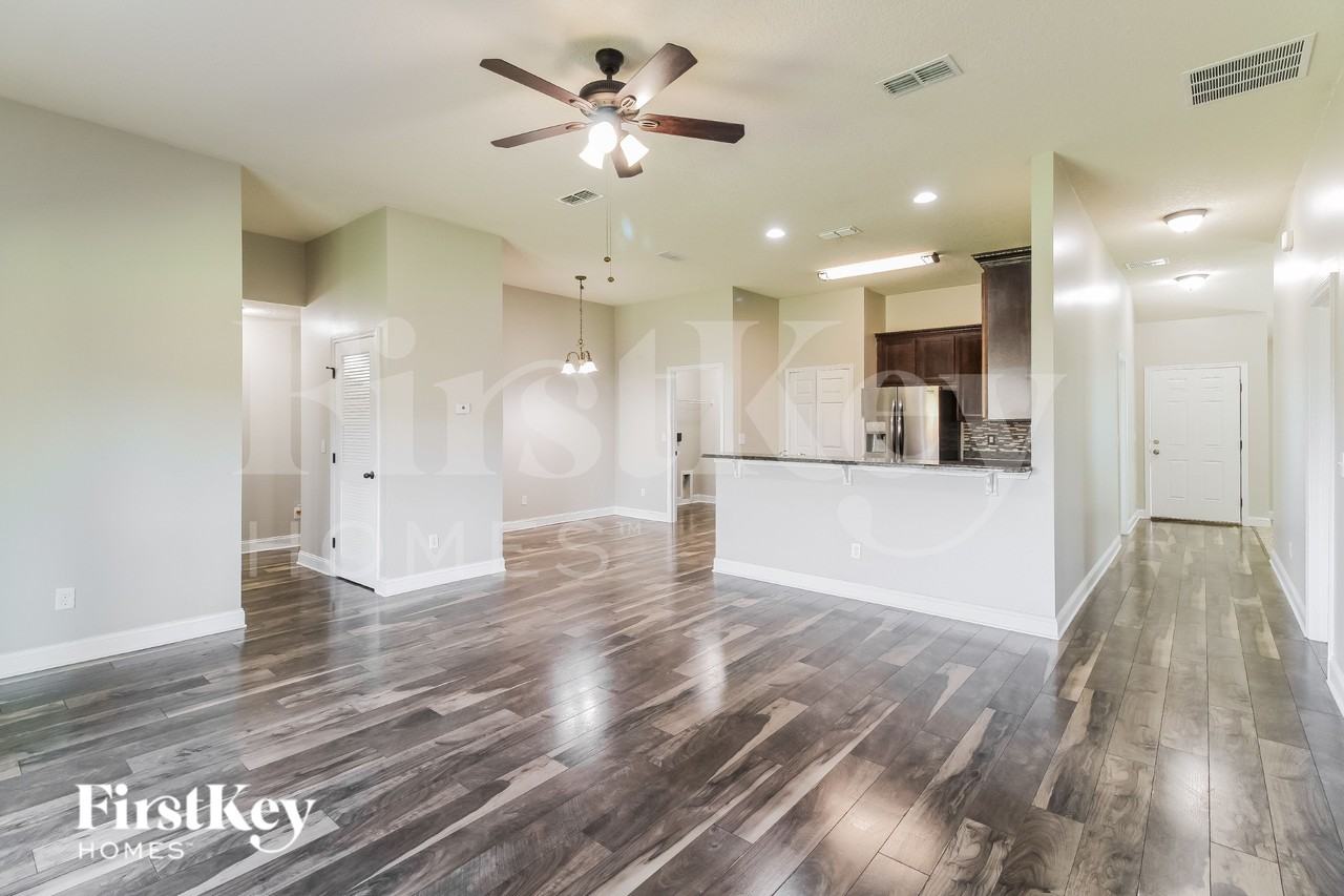 2612 Royal Pointe Dr - Photo 2 of 16