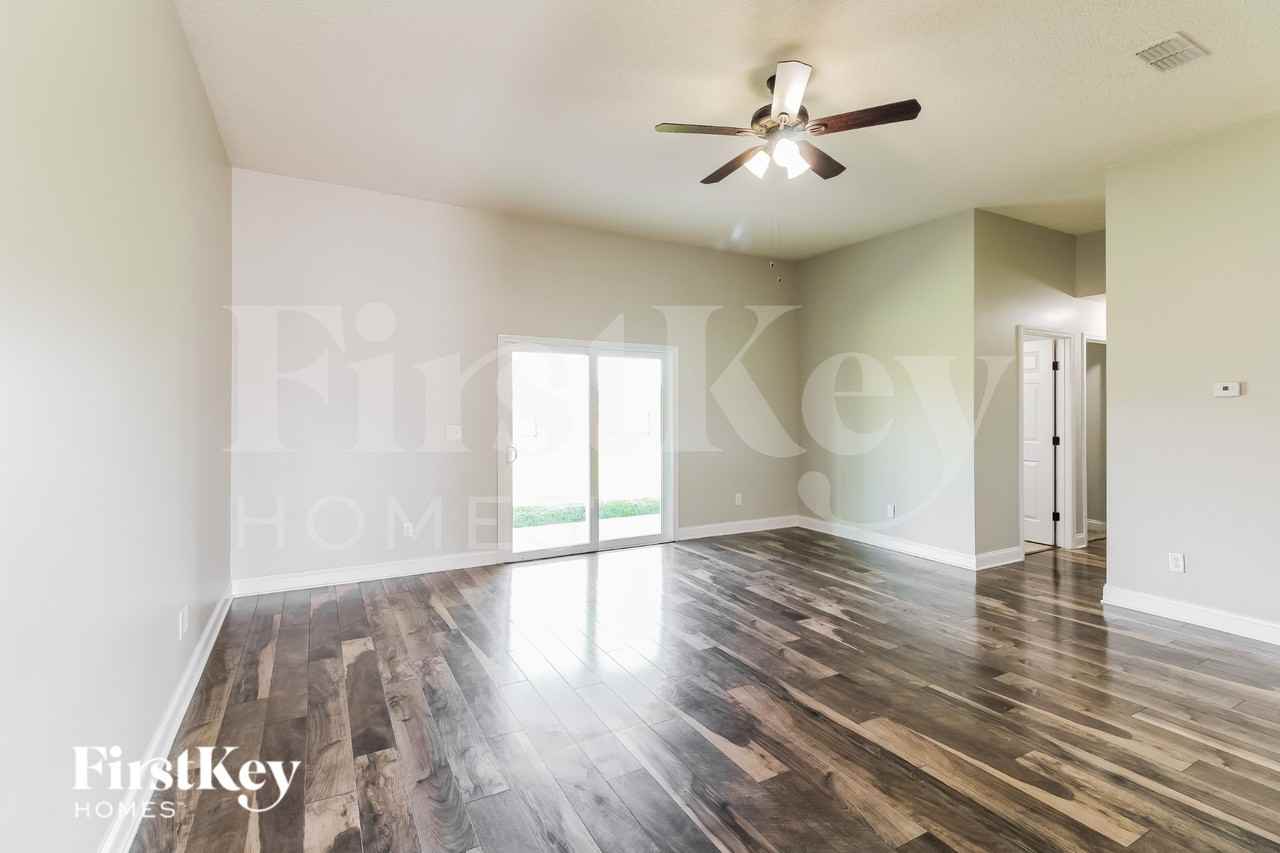 2612 Royal Pointe Dr - Photo 3 of 16