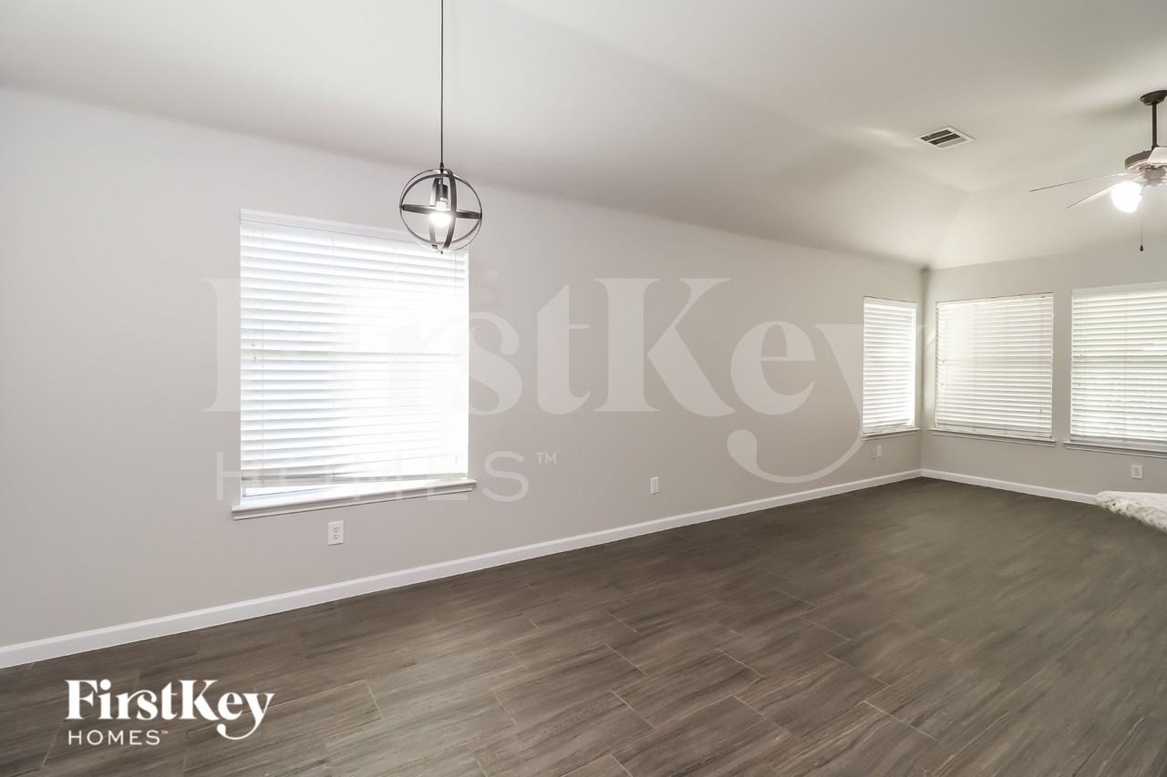 10737 Emerald Park Ln - Photo 3 of 15