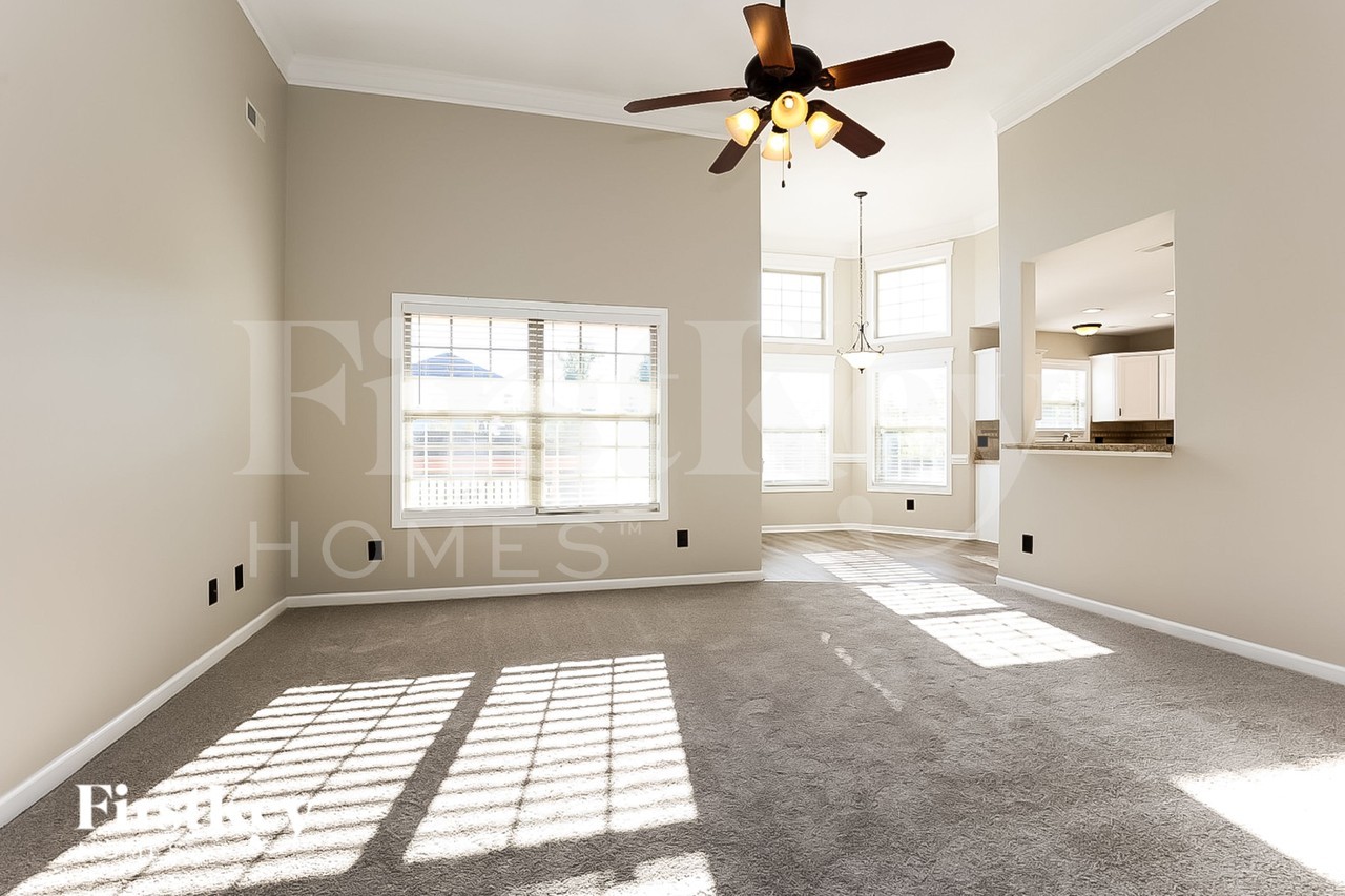 1165 Chinook Cir - Photo 2 of 15