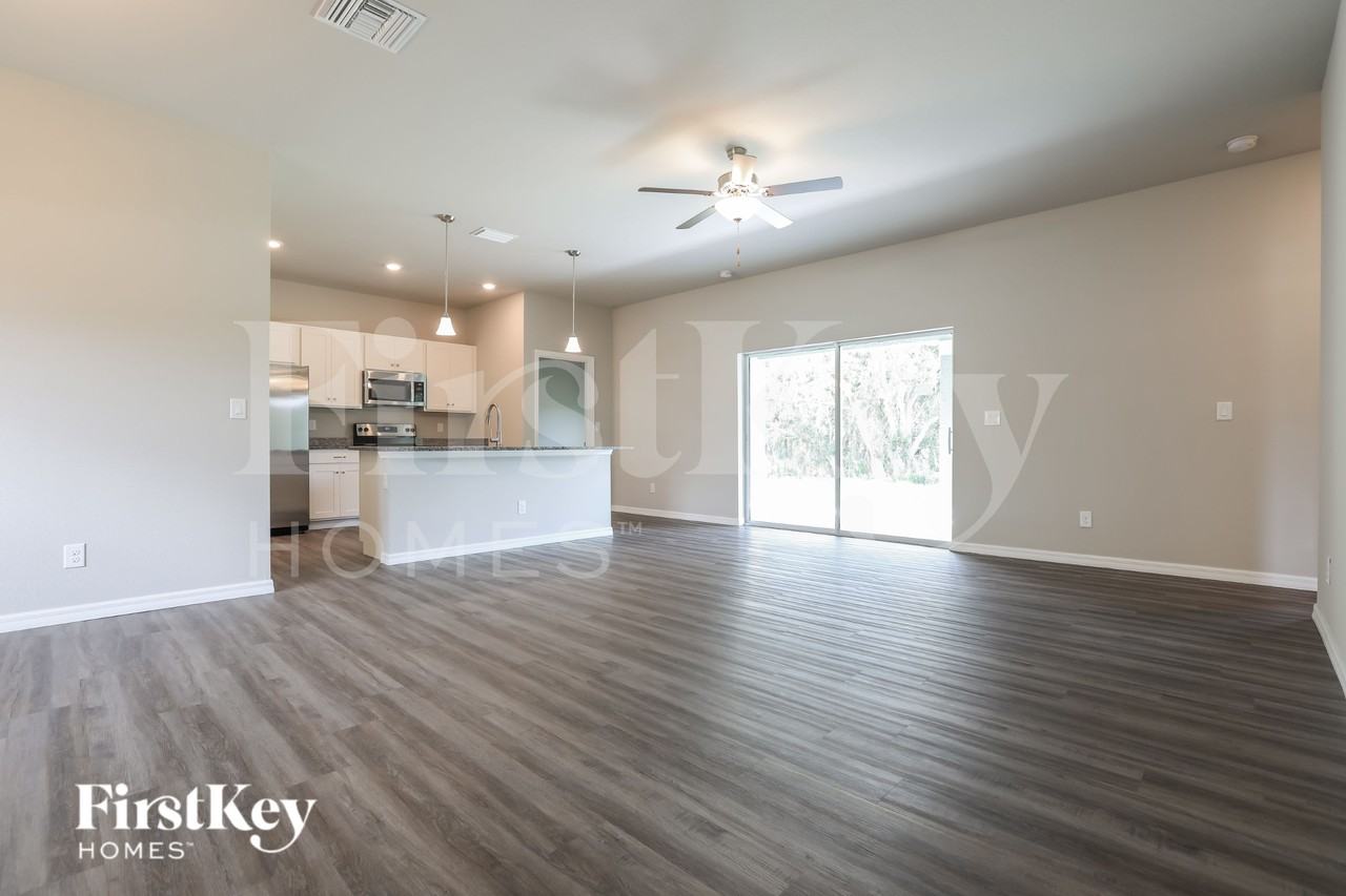 20172 Elrose Ave - Photo 3 of 16