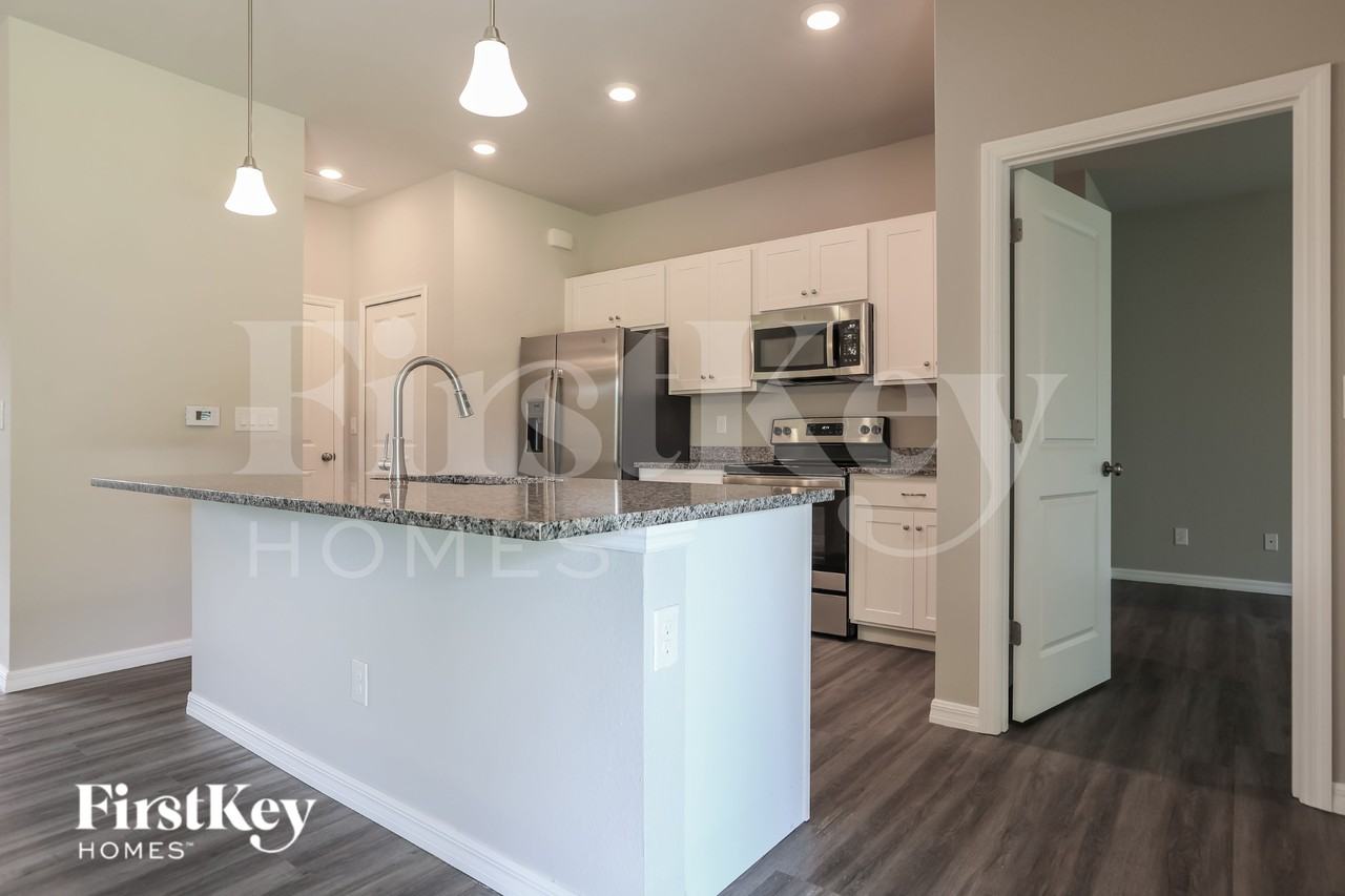 20172 Elrose Ave - Photo 4 of 16