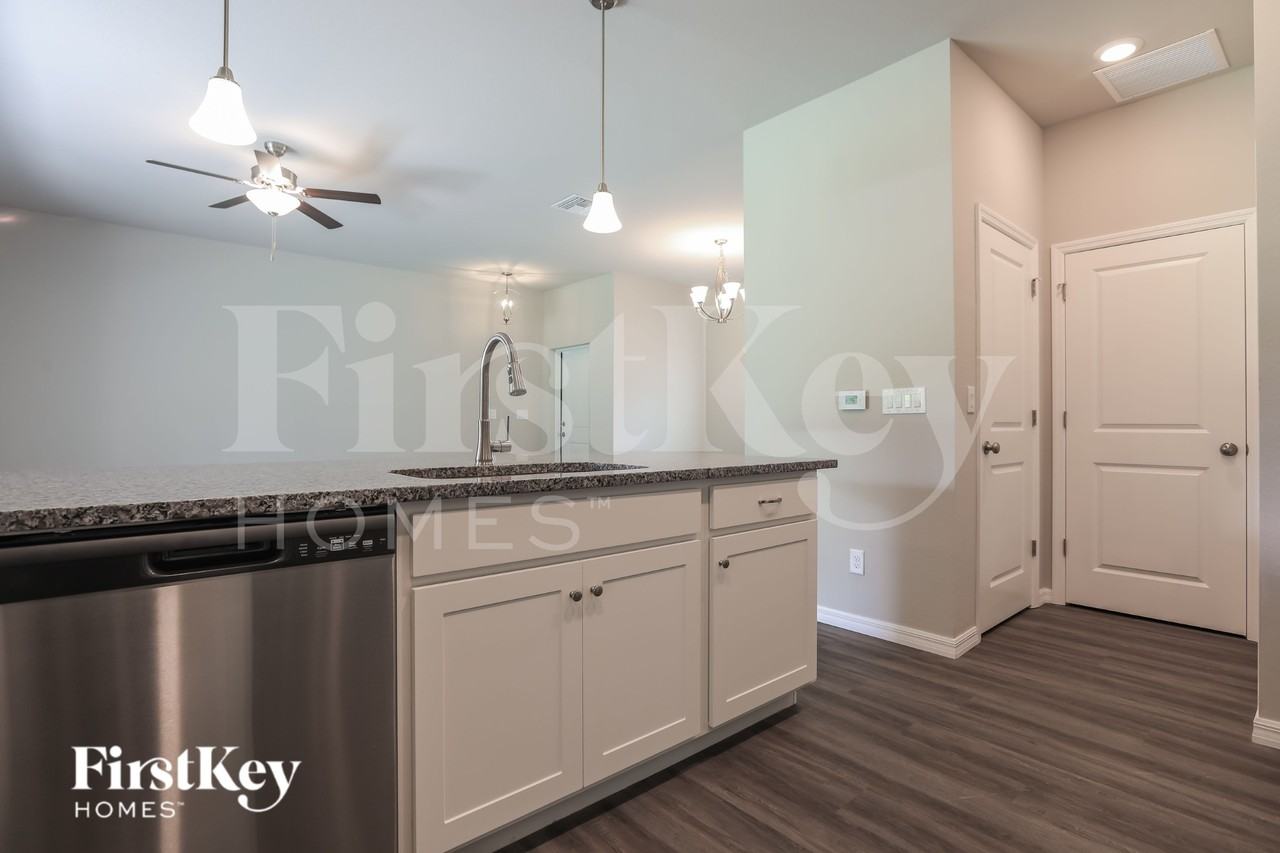 20172 Elrose Ave - Photo 5 of 16